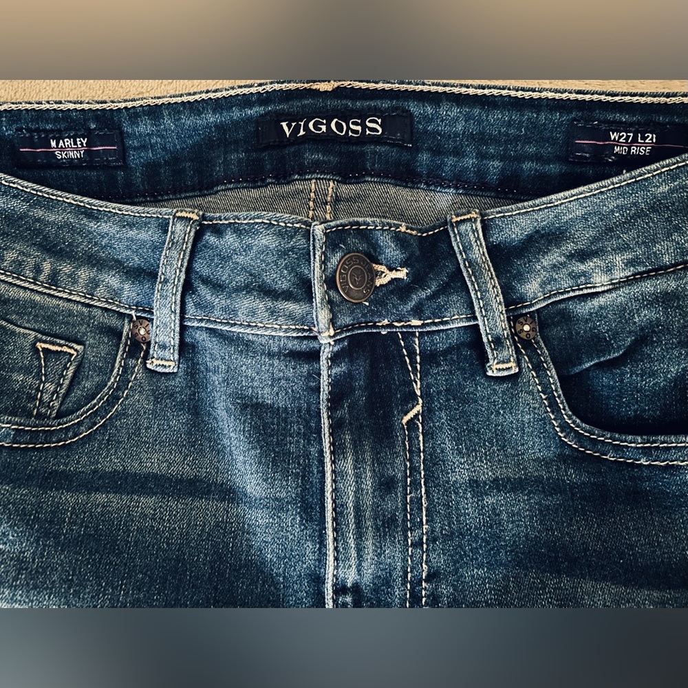 NWOT~Vigoss Destructed Marley Mid Rise Skinny Jeans